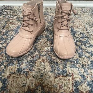 Women’s pink Sperry’s